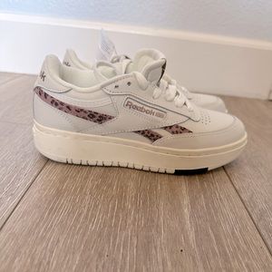 Reebok size 5 1/2 platform white sneakers